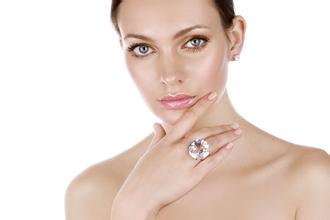 ag国际厅欢迎你 一方、シャオ・ランは母親と父親の間の冷戦についても心配しています。